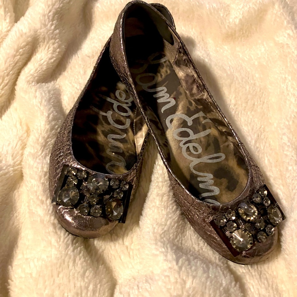 Sam Edelman metallic snakeskin flats w/ large jewels at toe. Size 6.5/7. Inserts